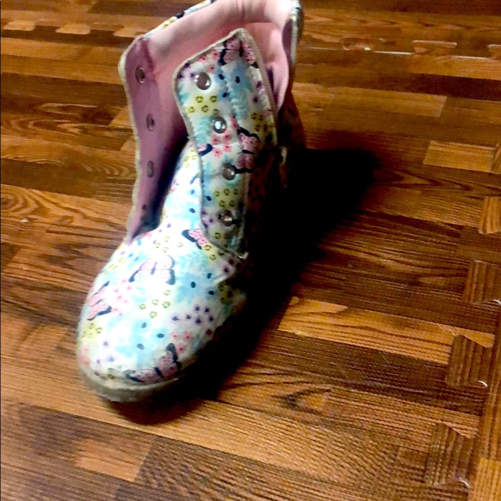 Butterfly shoes for girls